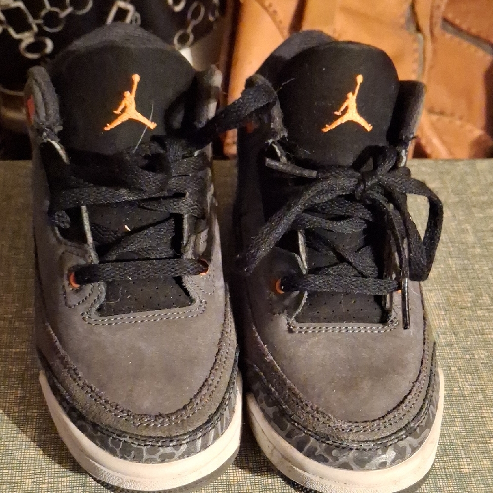 Nike Kids Black and Orange Sneakers